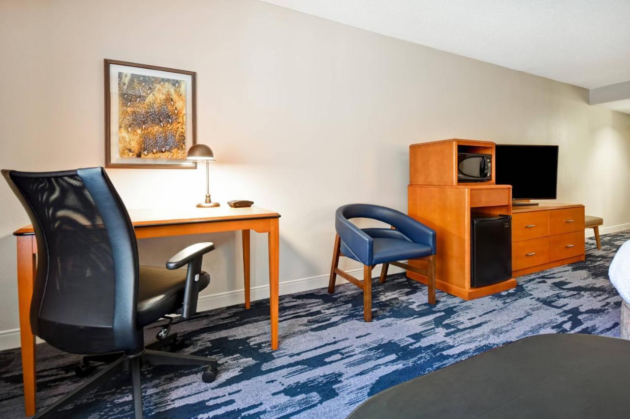 Fairfield Inn & Suites By Marriott Atlanta Кеннесо Екстер'єр фото
