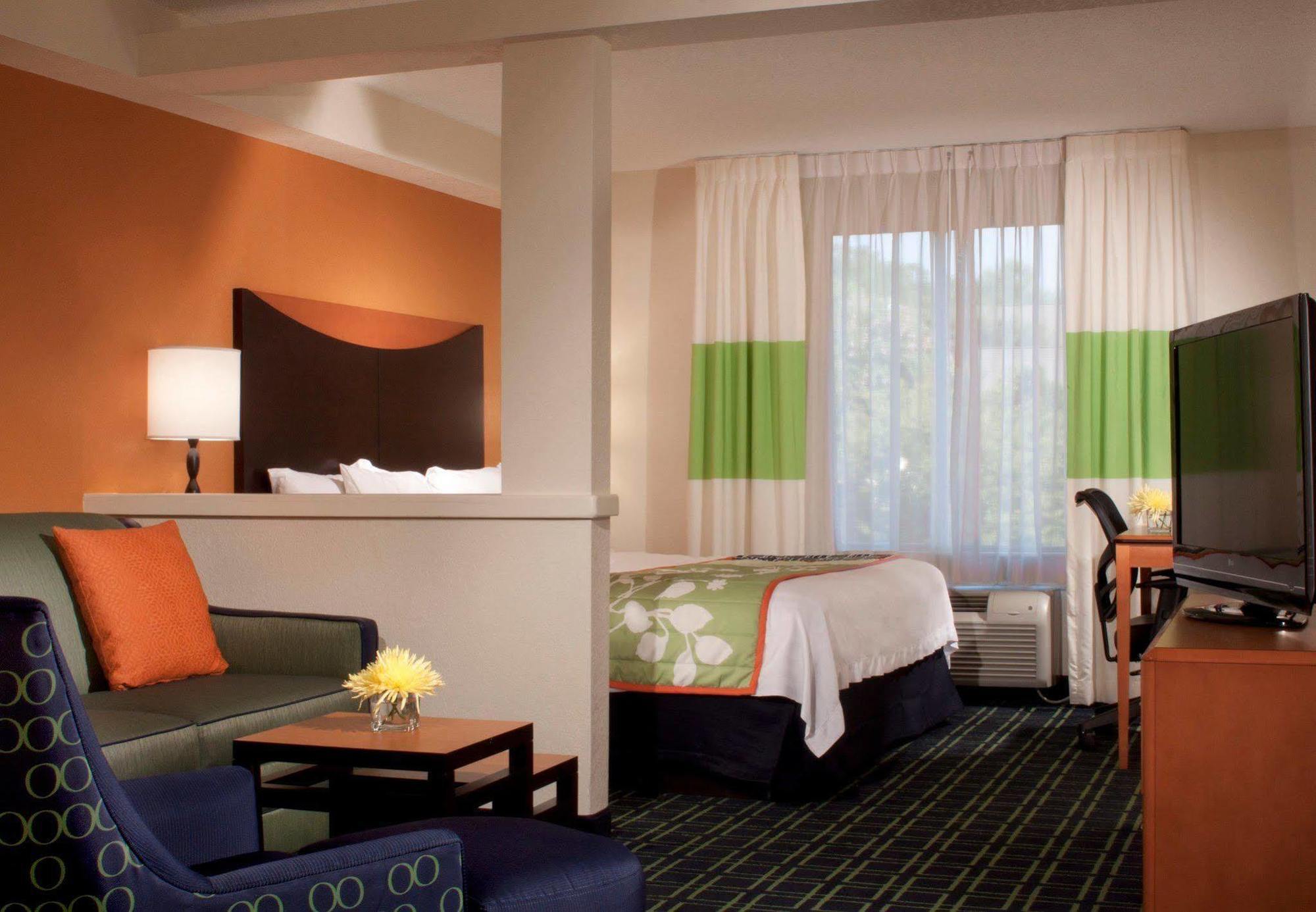 Fairfield Inn & Suites By Marriott Atlanta Кеннесо Номер фото